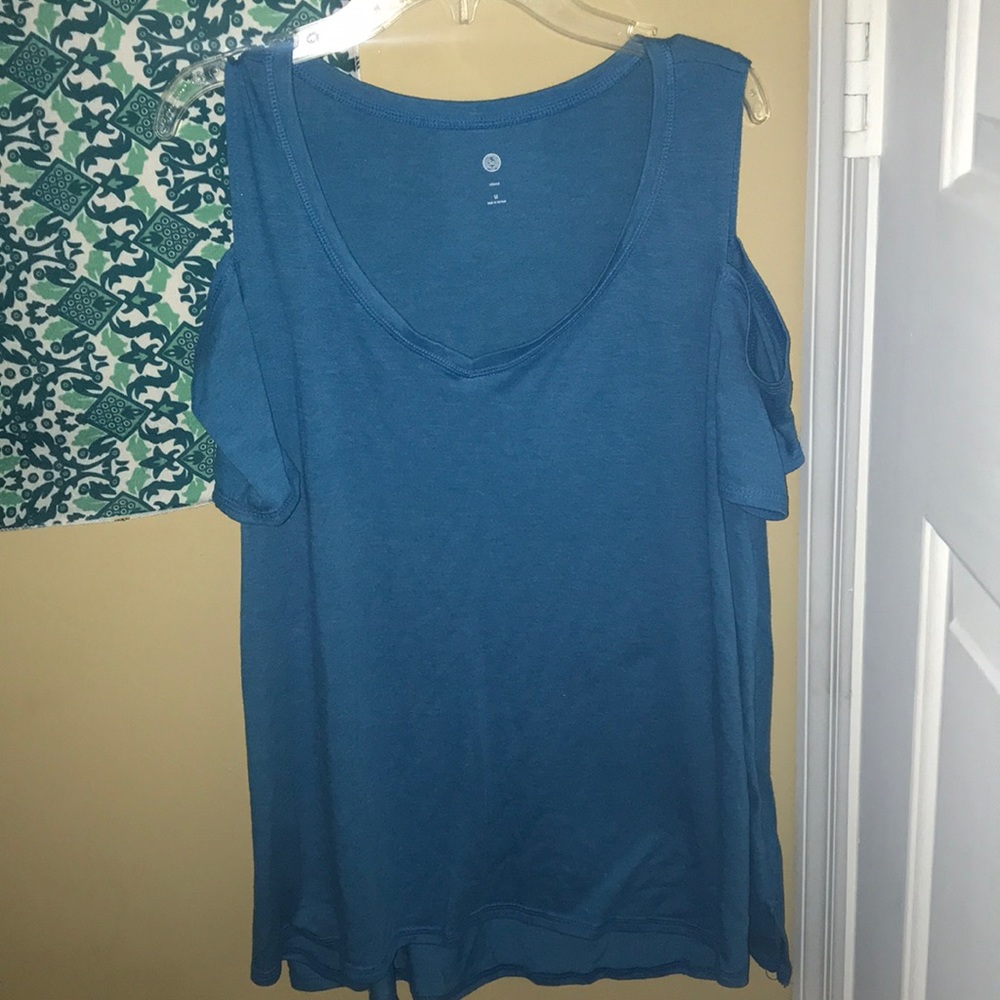 Blue cold-shoulder shirt
